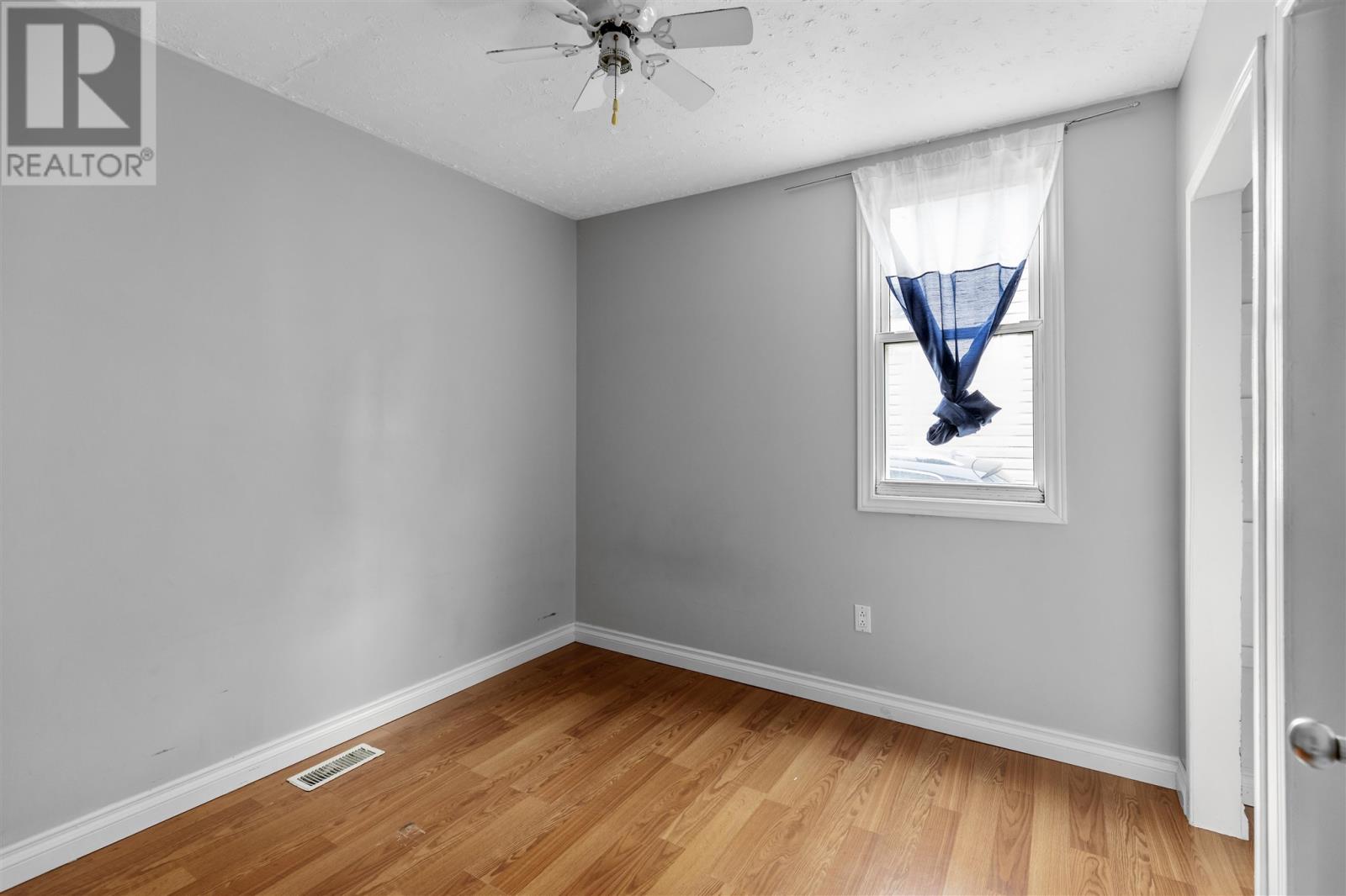 Photo 5 of 561 Wellington St W, Sault Ste Marie ON