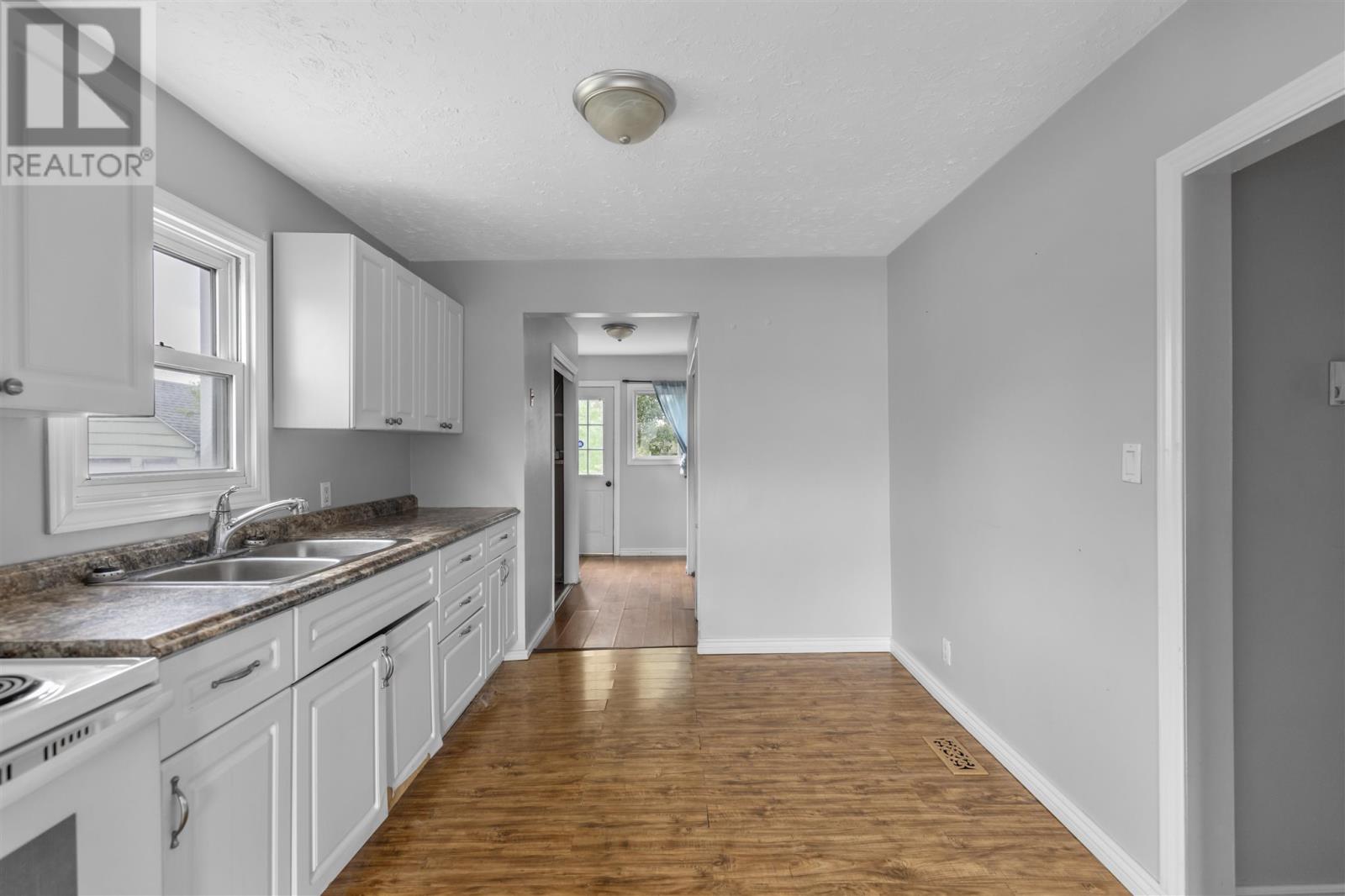 Photo 16 of 561 Wellington St W, Sault Ste Marie ON