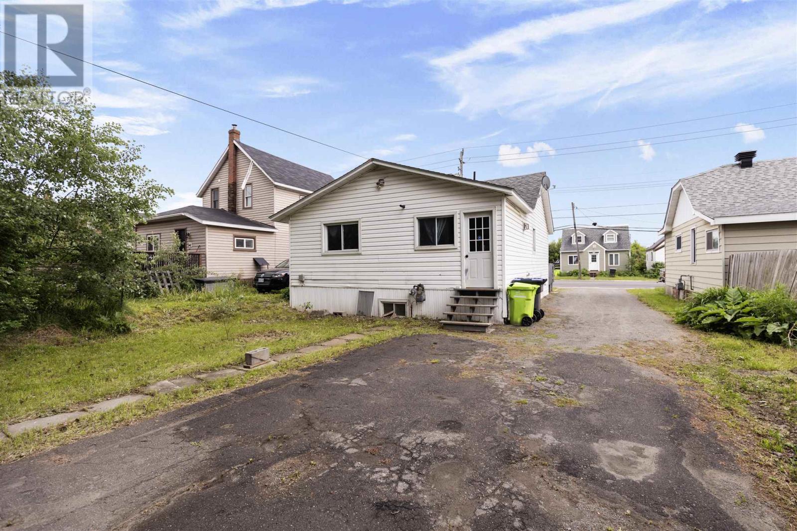 Photo 1 of 561 Wellington St W, Sault Ste Marie ON
