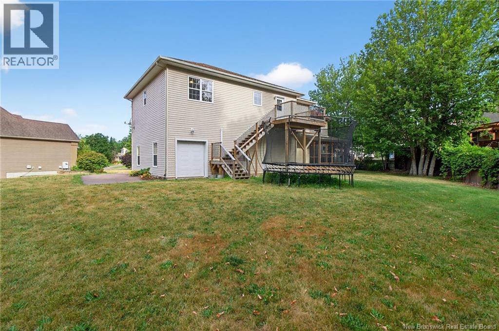 Photo 32 of 125 Rue Du Golf Street, Dieppe NB