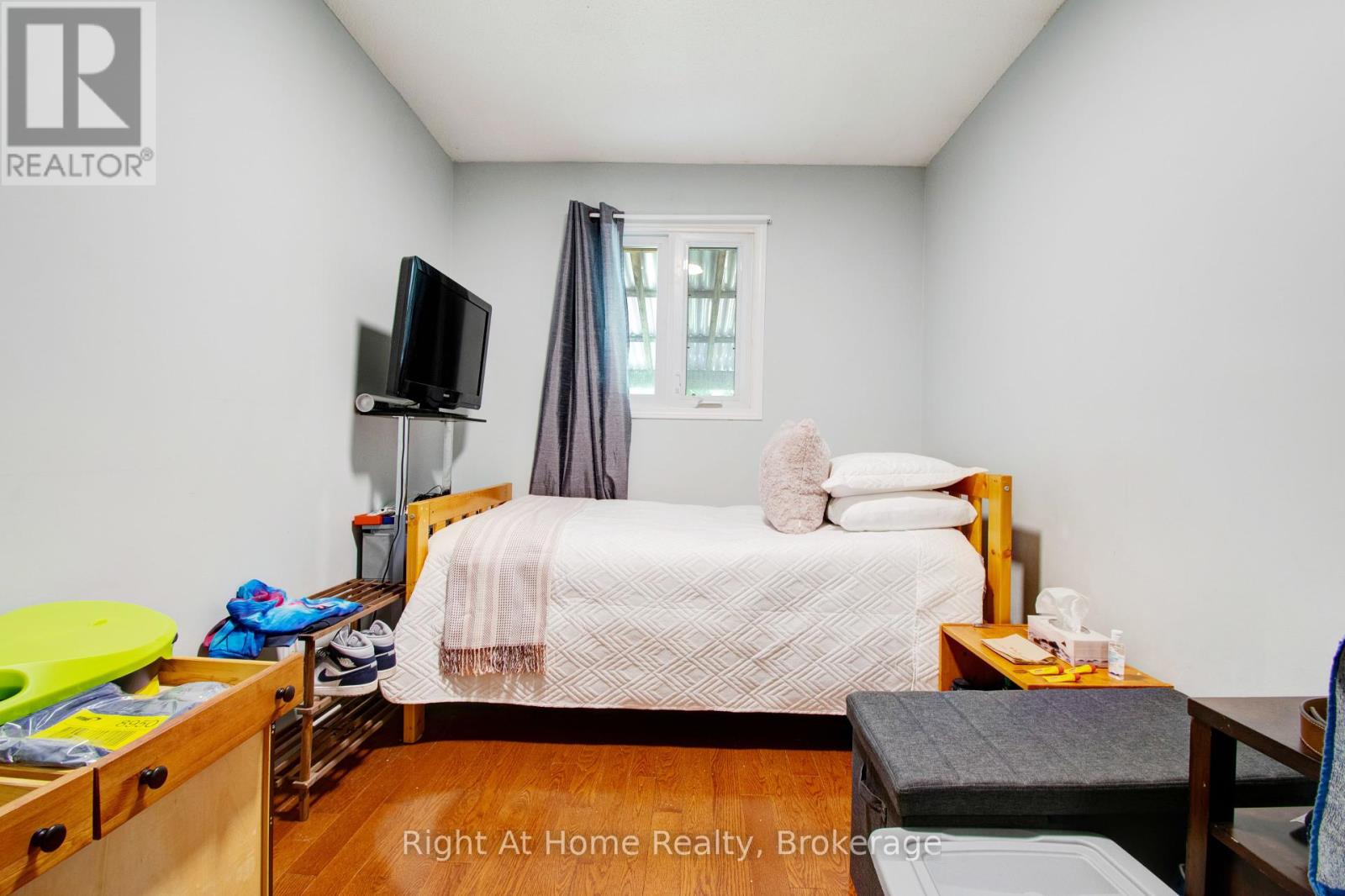 Photo 2 of 63 Martindale Crescent, Brampton ON
