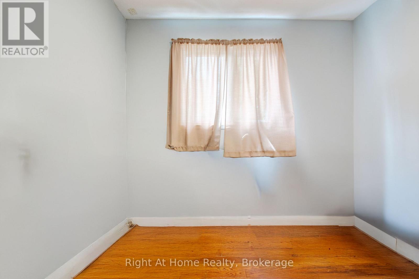 Photo 18 of 63 Martindale Crescent, Brampton ON