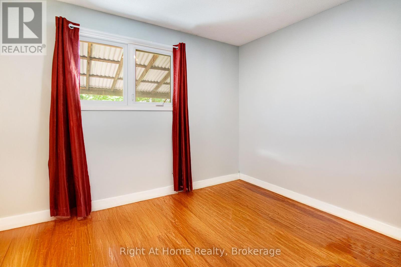 Photo 13 of 63 Martindale Crescent, Brampton ON