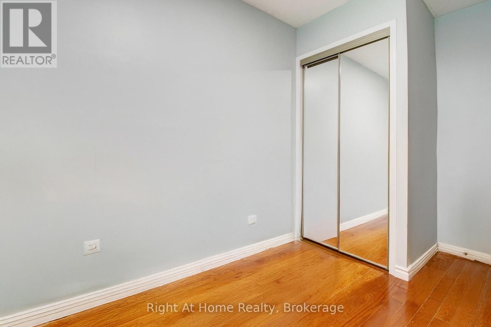 Photo 14 of 63 Martindale Crescent, Brampton ON