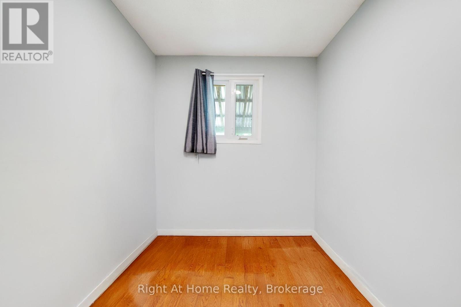 Photo 4 of 63 Martindale Crescent, Brampton ON