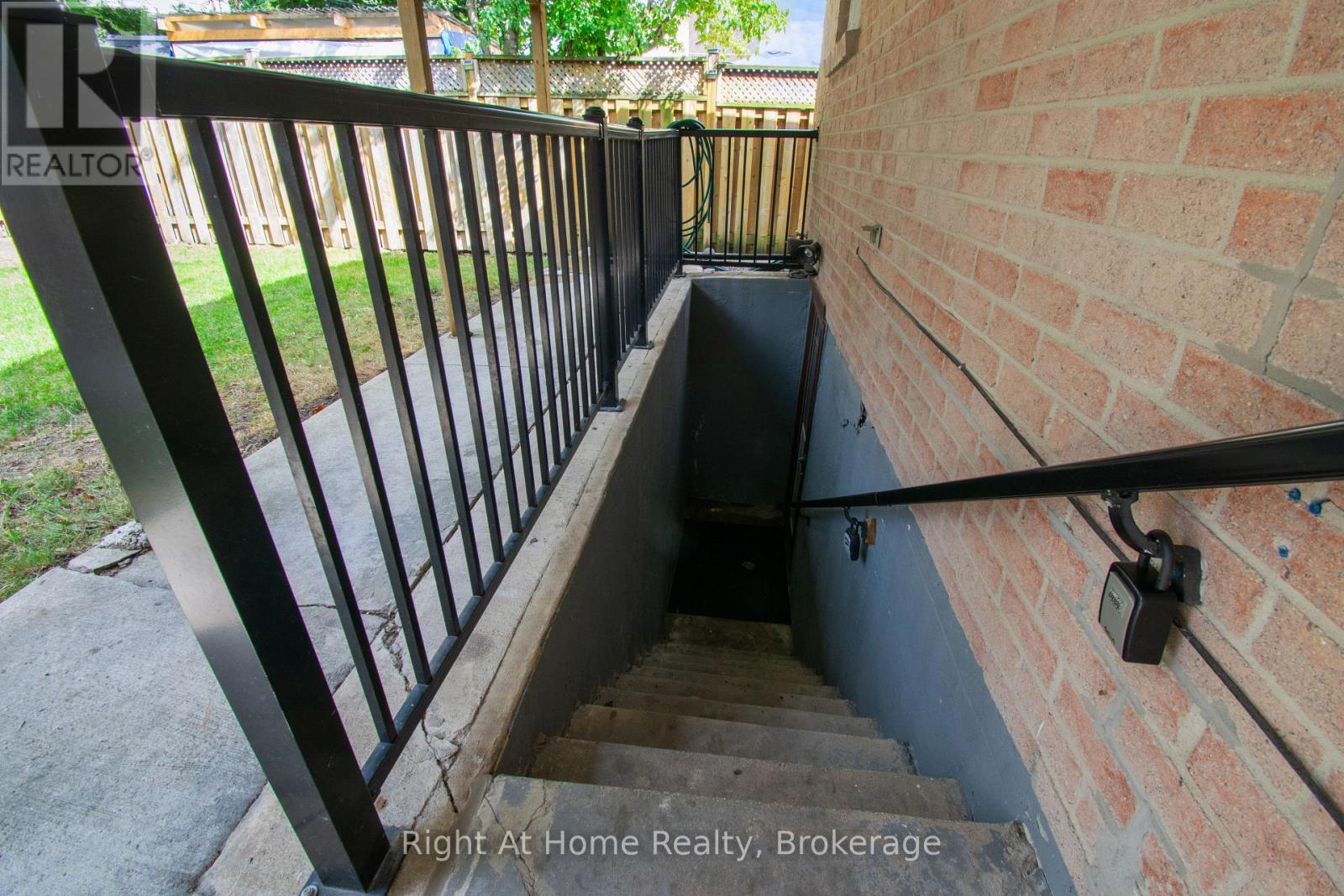 Photo 22 of 63 Martindale Crescent, Brampton ON