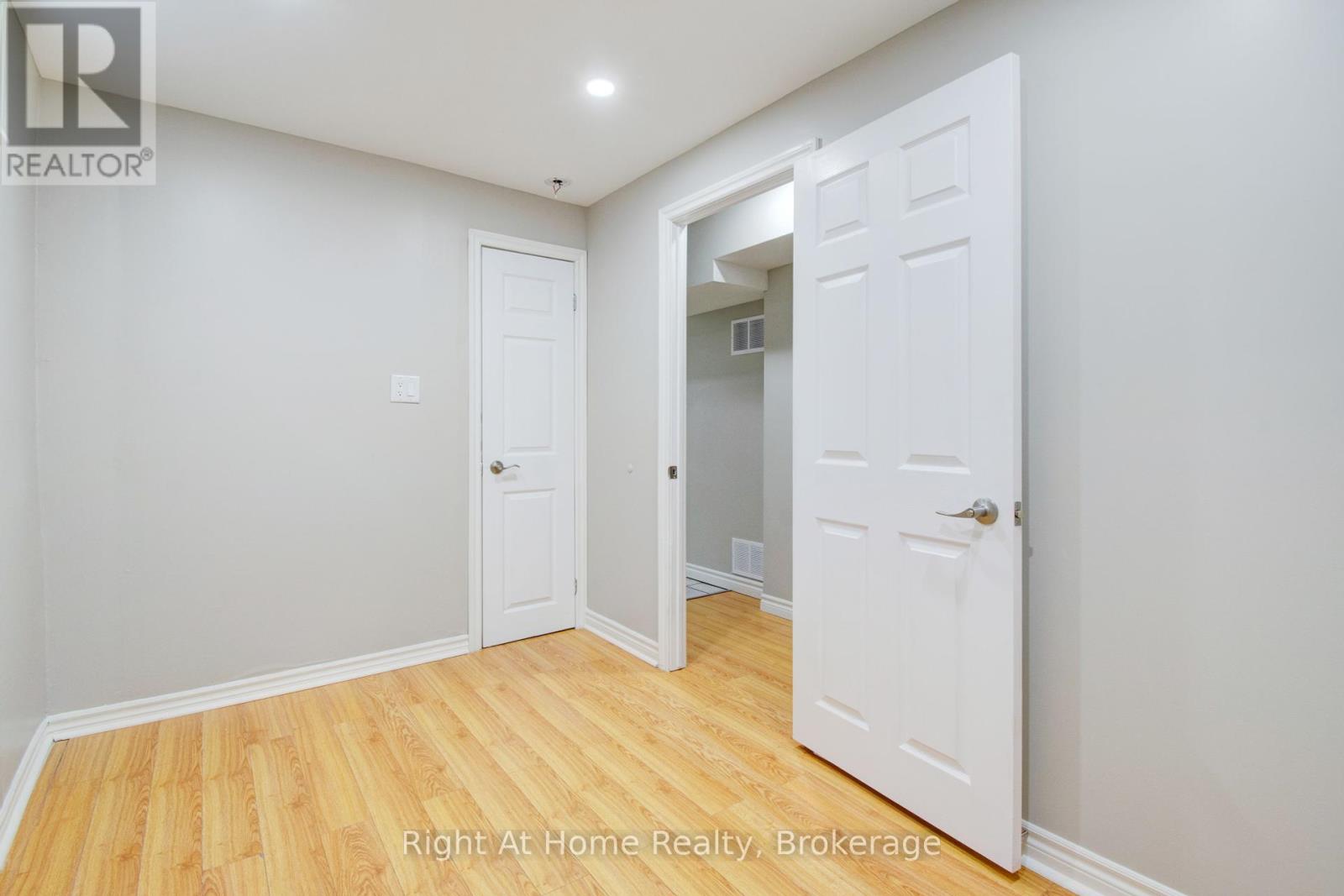 Photo 31 of 63 Martindale Crescent, Brampton ON