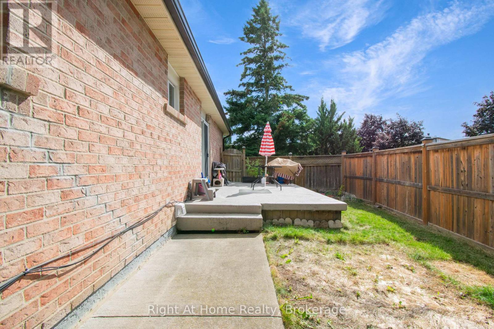 Photo 29 of 63 Martindale Crescent, Brampton ON