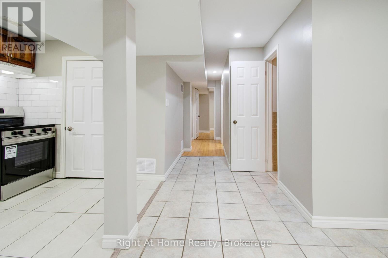 Photo 34 of 63 Martindale Crescent, Brampton ON
