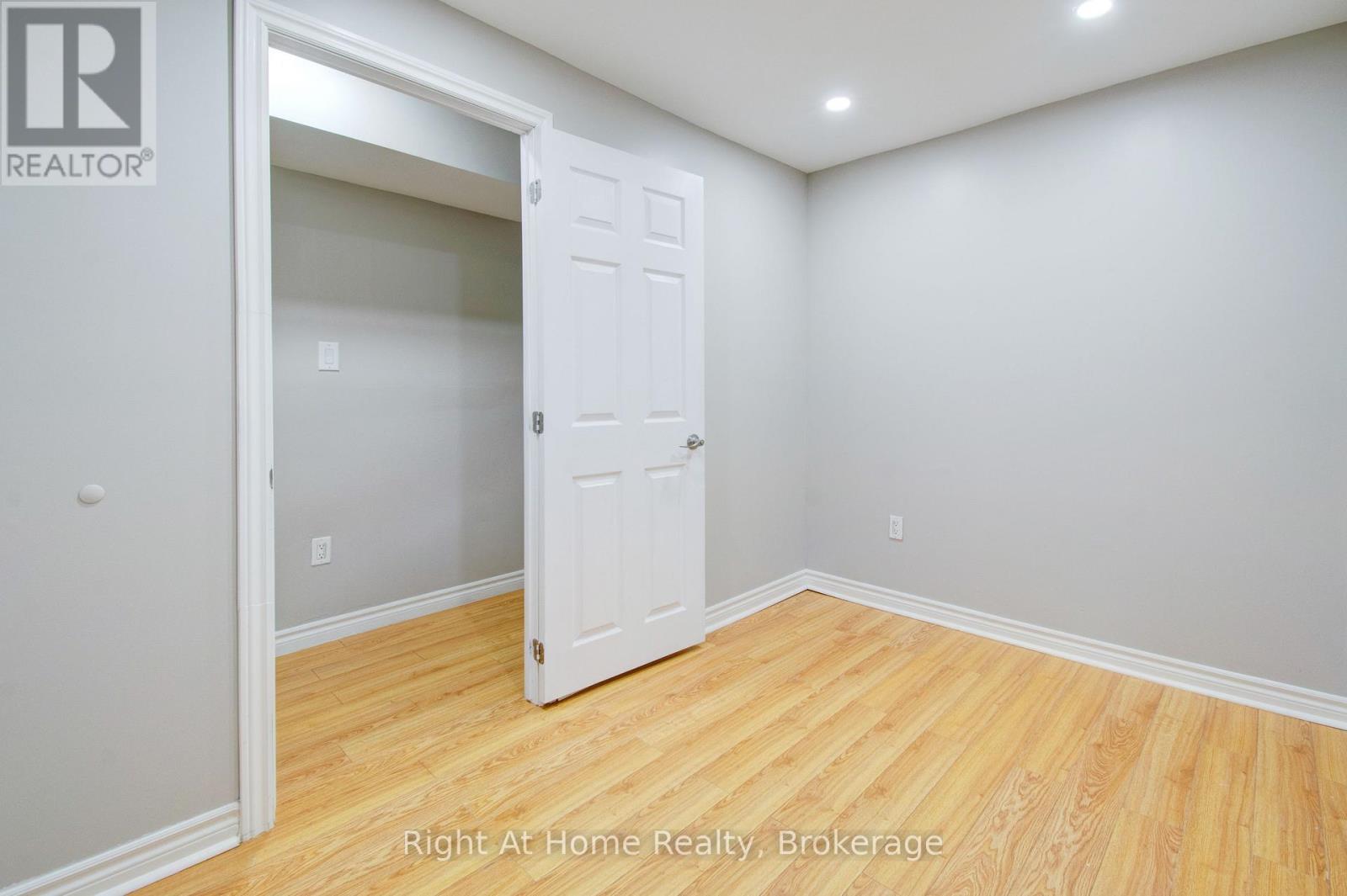 Photo 28 of 63 Martindale Crescent, Brampton ON