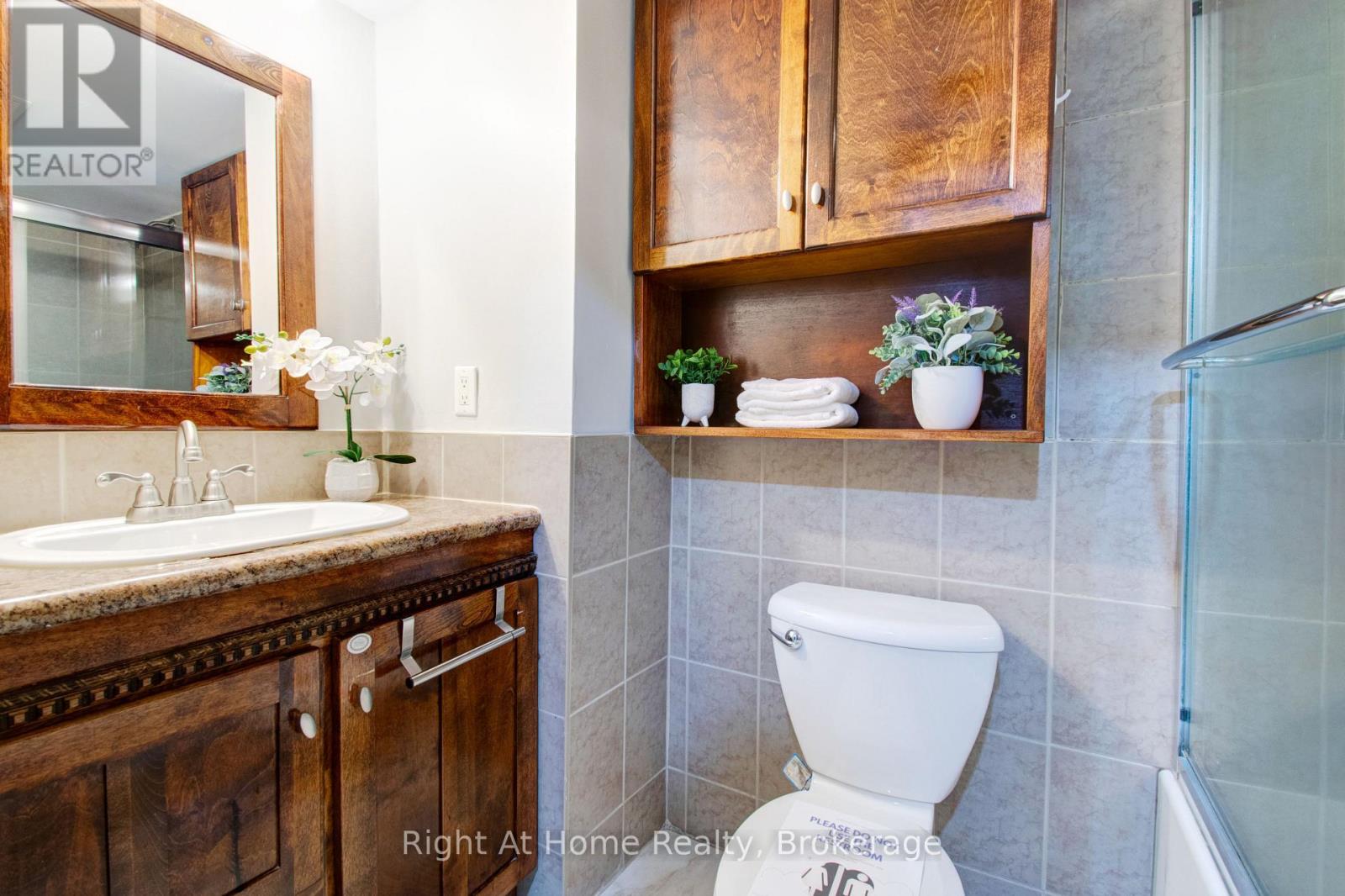 Photo 30 of 63 Martindale Crescent, Brampton ON