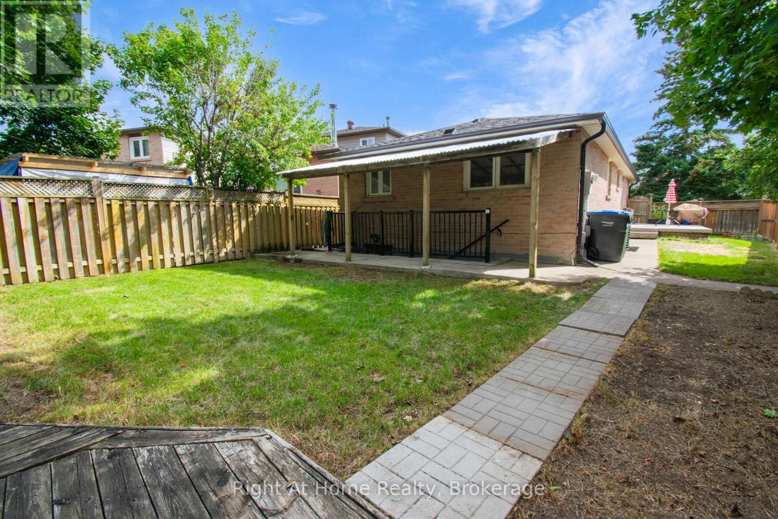 Photo 37 of 63 Martindale Crescent, Brampton ON