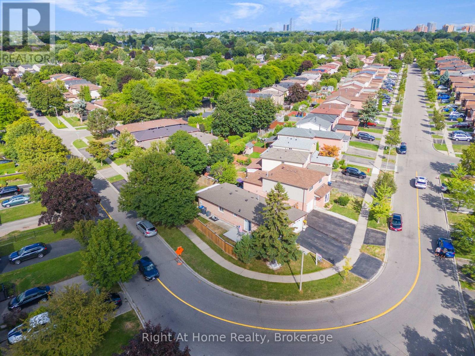 Photo 20 of 63 Martindale Crescent, Brampton ON
