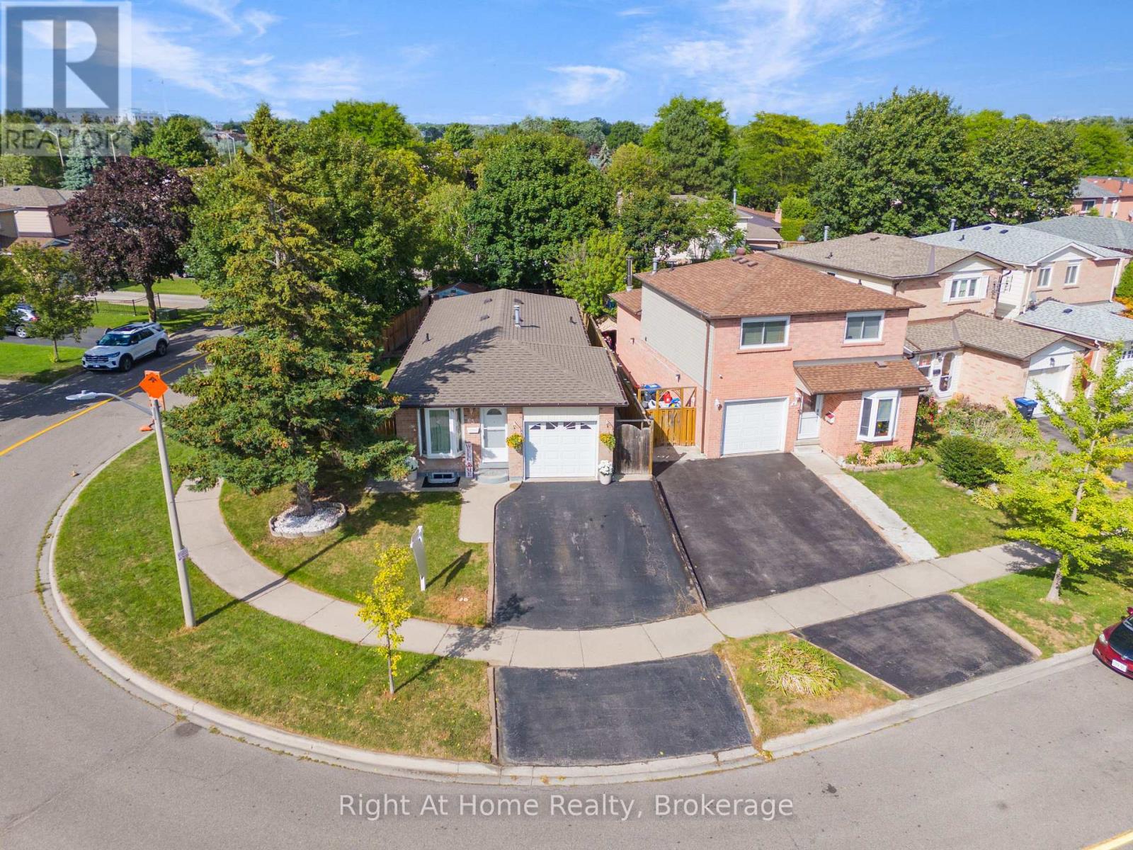 Photo 38 of 63 Martindale Crescent, Brampton ON