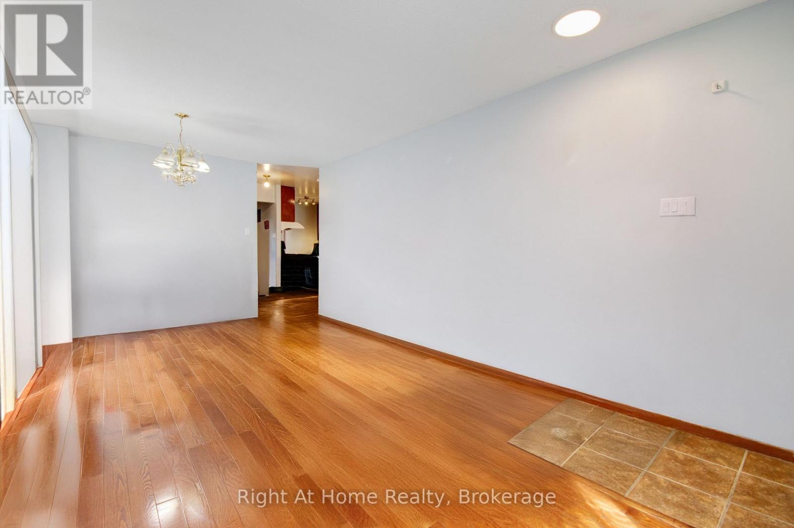 Photo 7 of 63 Martindale Crescent, Brampton ON