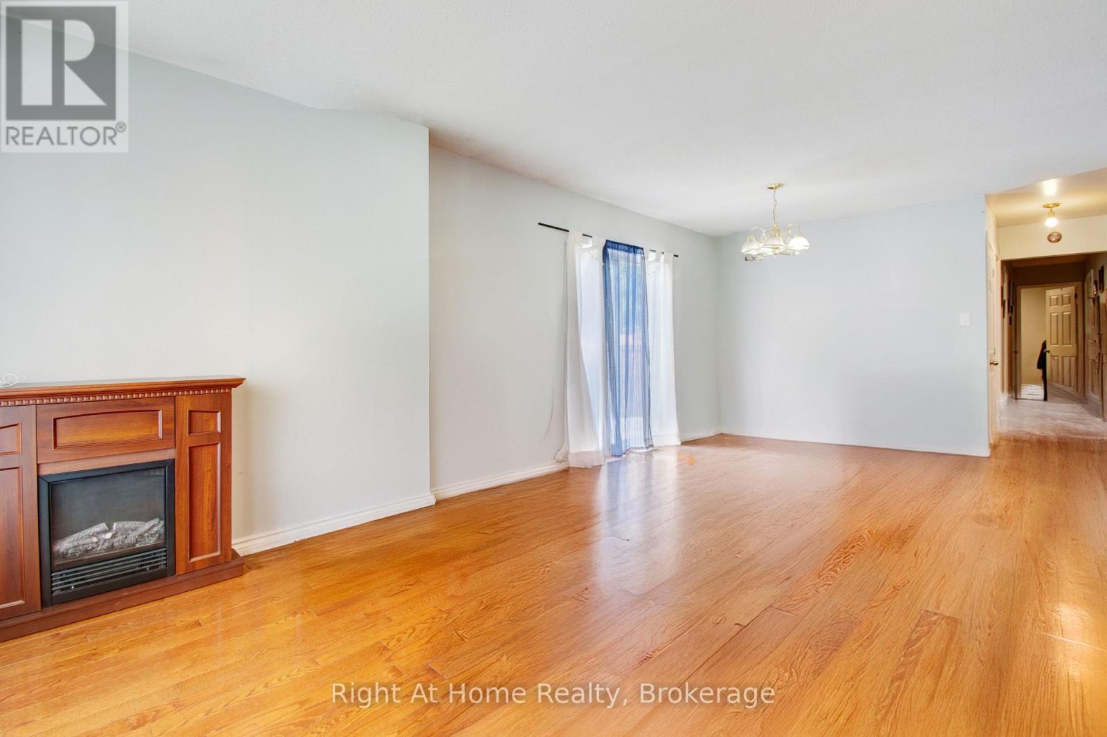 Photo 25 of 63 Martindale Crescent, Brampton ON