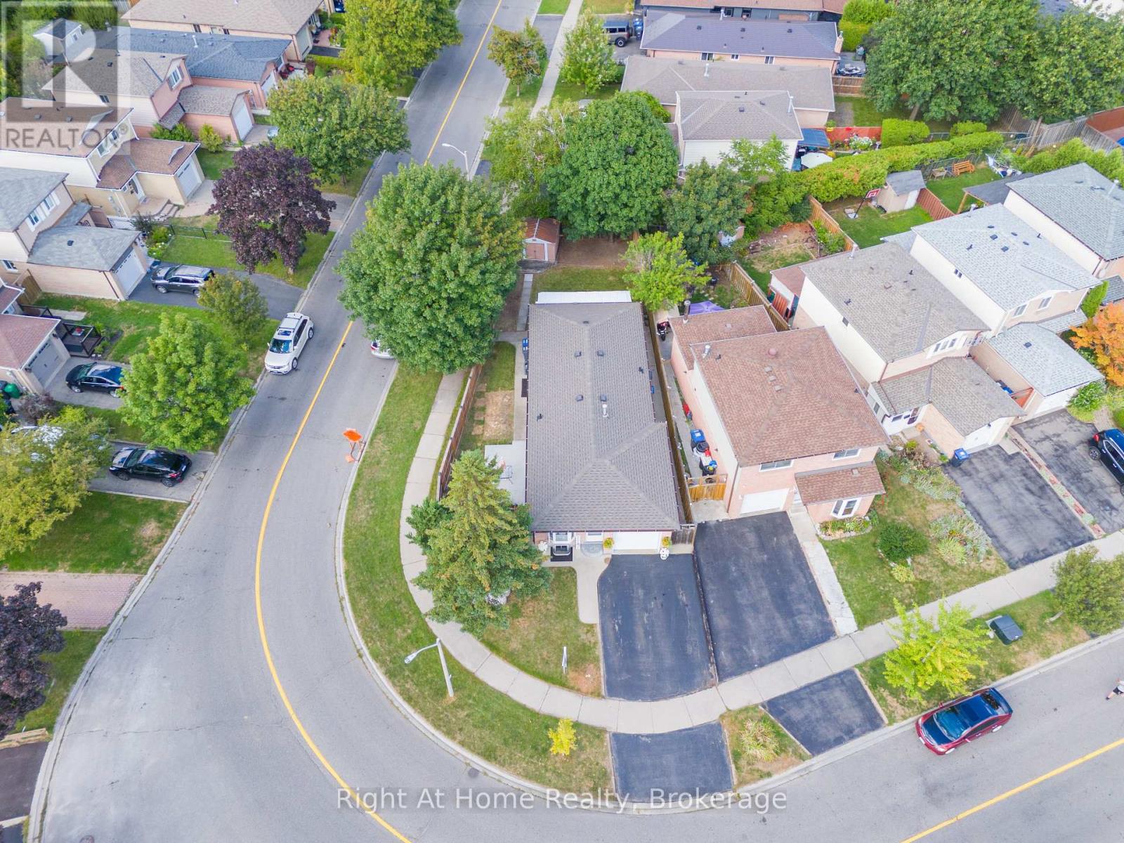 Photo 36 of 63 Martindale Crescent, Brampton ON