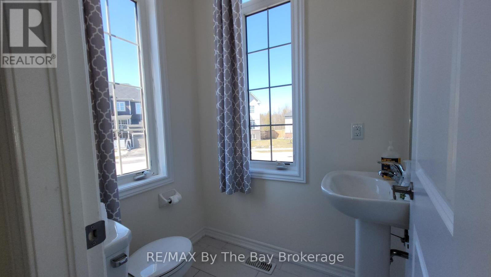 Photo 6 of 218 Roy Drive, Clearview ON