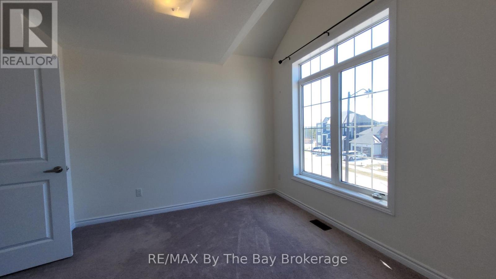 Photo 24 of 218 Roy Drive, Clearview ON