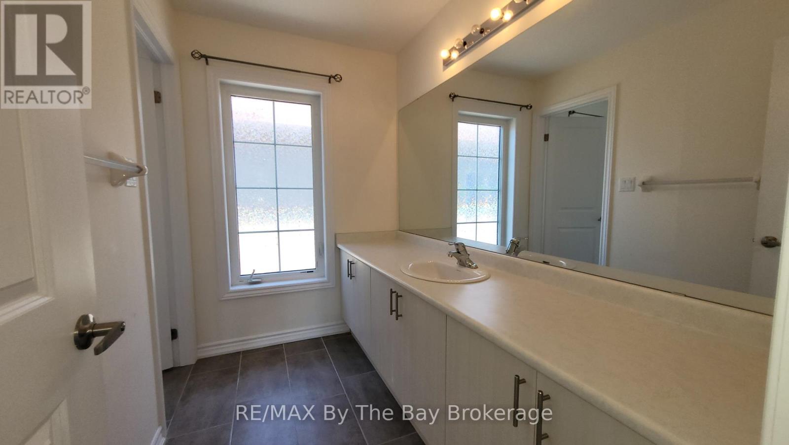 Photo 33 of 218 Roy Drive, Clearview ON