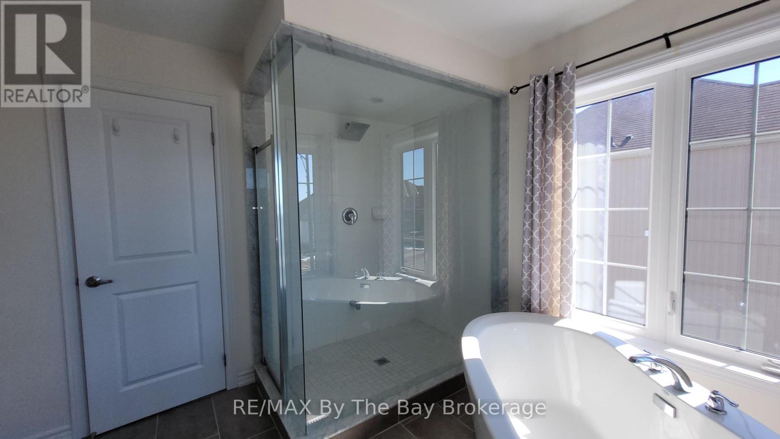 Photo 40 of 218 Roy Drive, Clearview ON