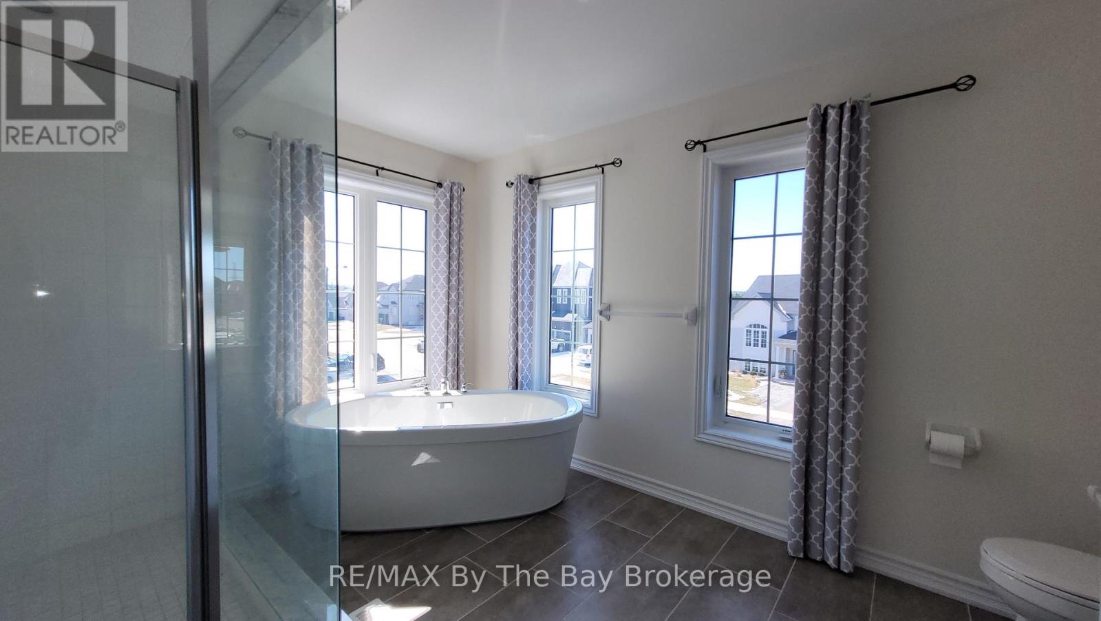Photo 15 of 218 Roy Drive, Clearview ON