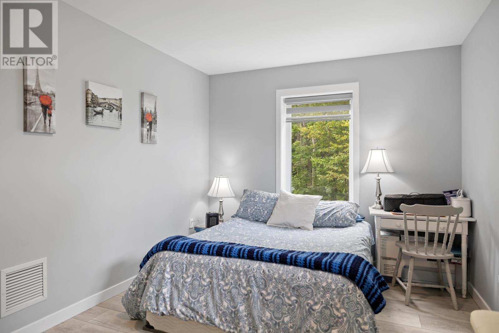 19 Wight Birch Crescent — photo 32