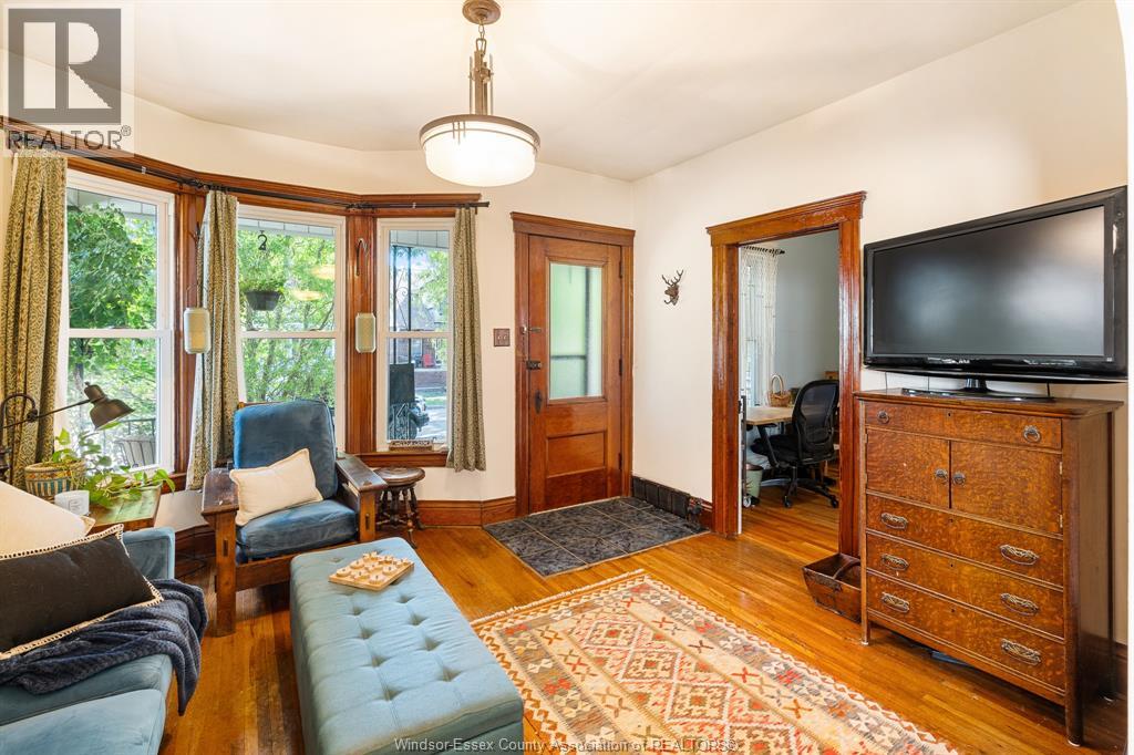 Photo 3 of 1045 Gladstone Avenue, Windsor ON