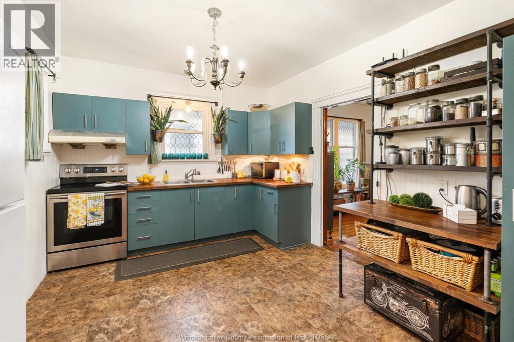 Photo 10 of 1045 Gladstone Avenue, Windsor ON
