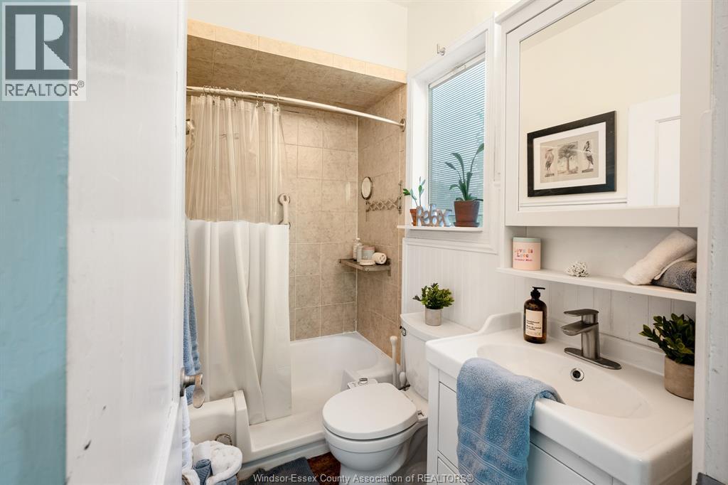 Photo 15 of 1045 Gladstone Avenue, Windsor ON