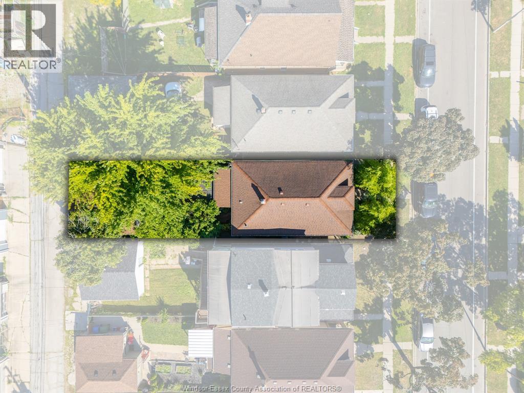 Photo 2 of 1045 Gladstone Avenue, Windsor ON