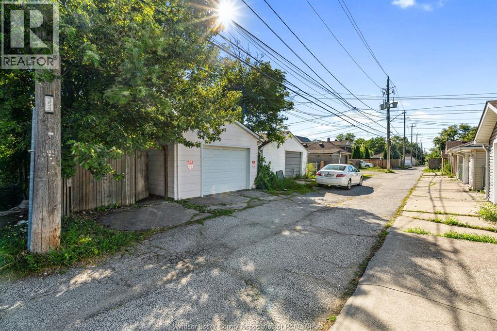 Photo 32 of 1045 Gladstone Avenue, Windsor ON