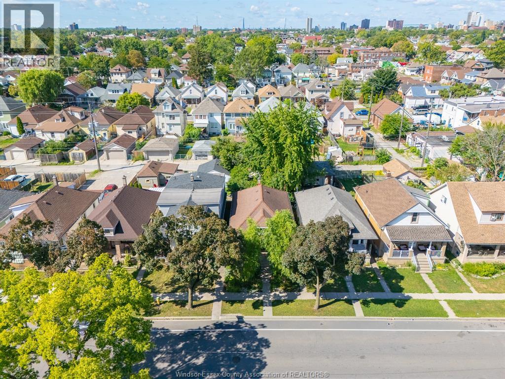 Photo 37 of 1045 Gladstone Avenue, Windsor ON
