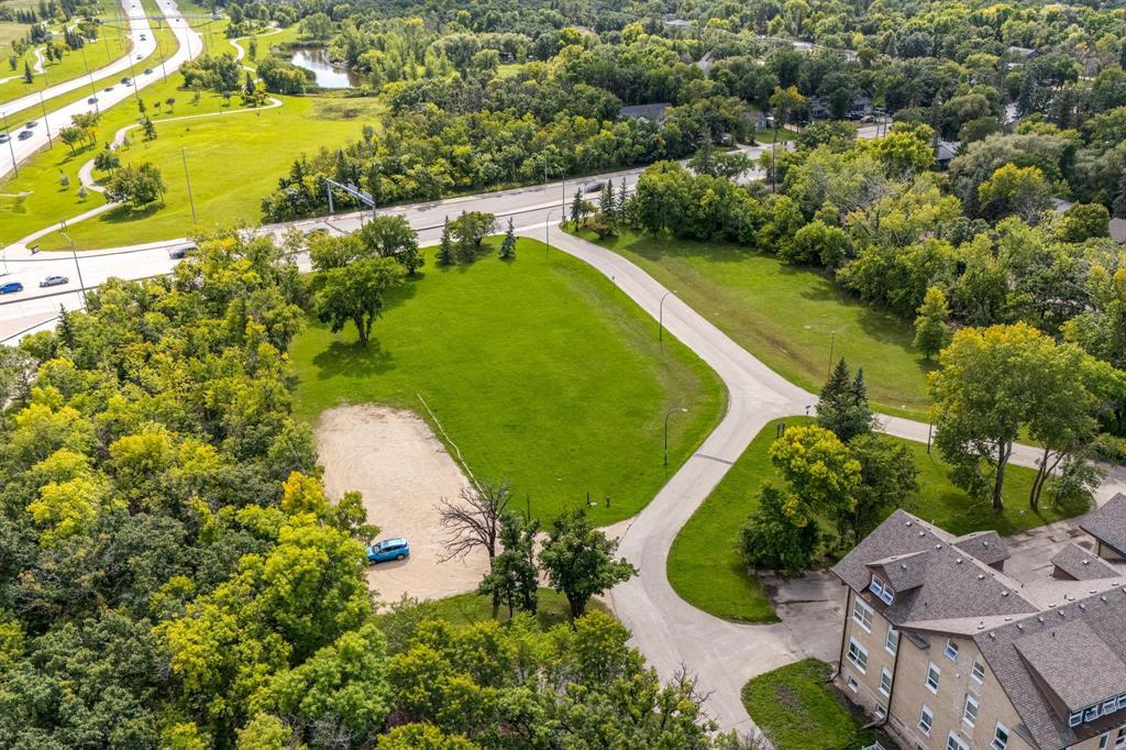 Photo 38 of 17 4025 Roblin Boulevard, Winnipeg MB