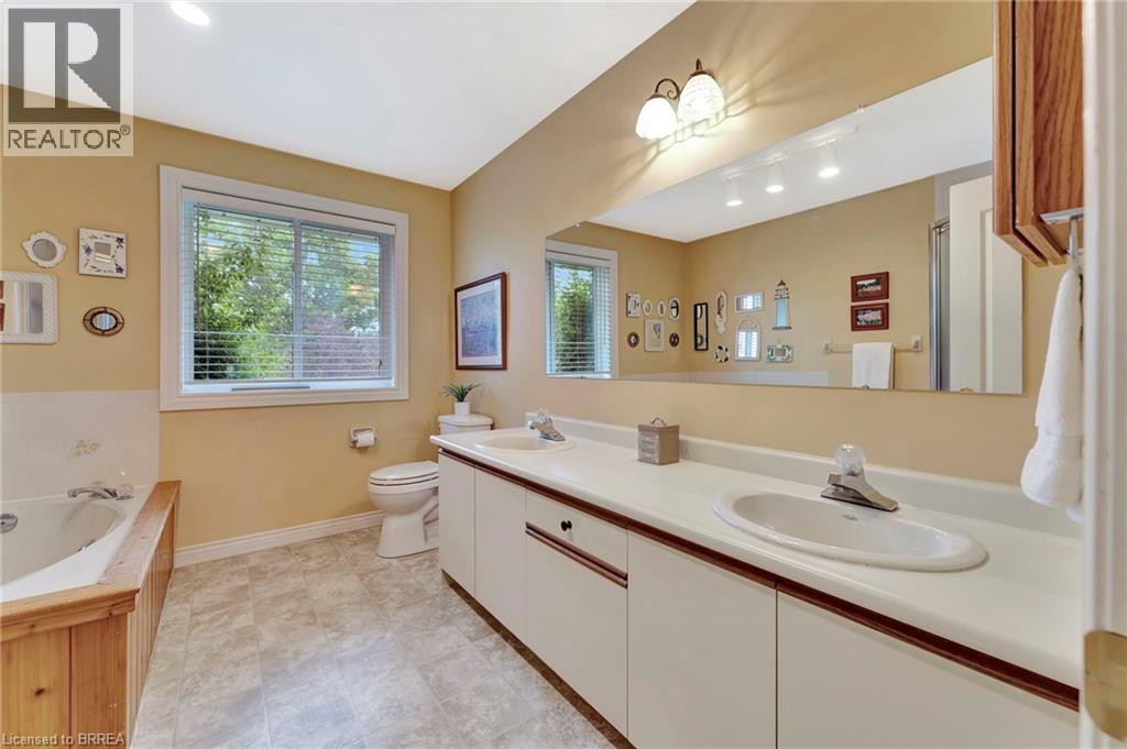 Photo 7 of 71 Beasley Crescent Unit 7, Cambridge ON