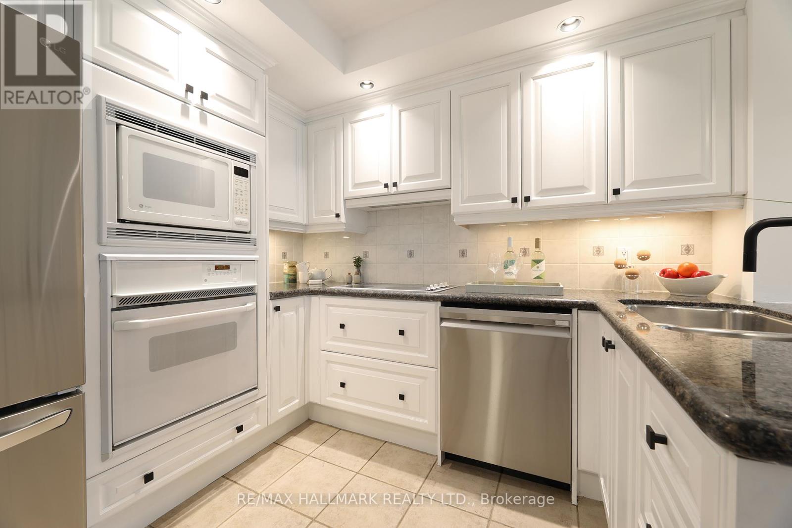 Photo 1 of 609 2727 Yonge Street, Toronto ON