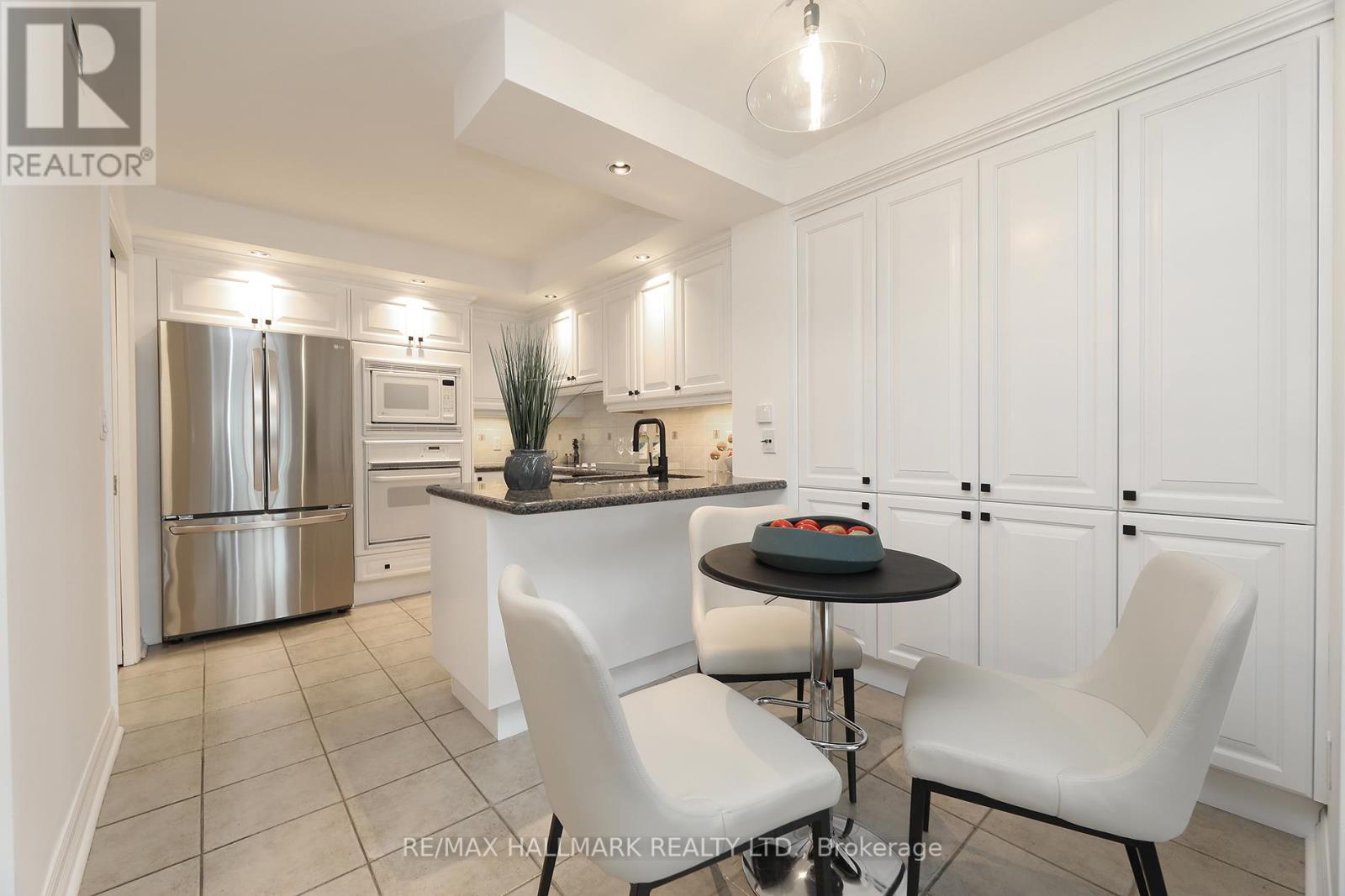 Photo 16 of 609 2727 Yonge Street, Toronto ON