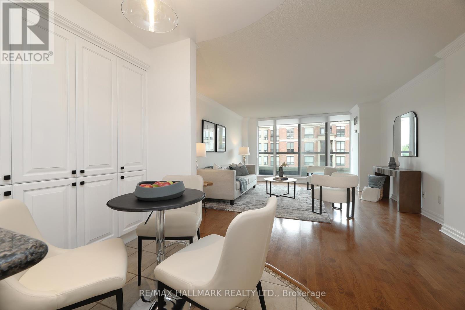 Photo 4 of 609 2727 Yonge Street, Toronto ON
