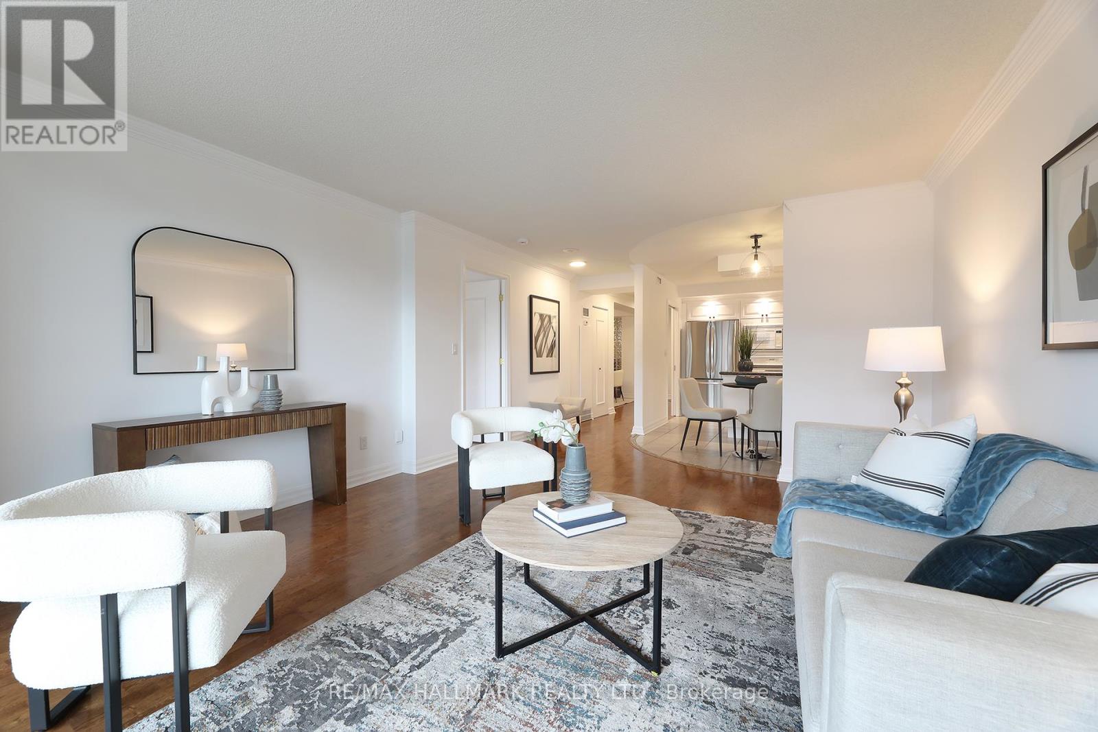 Photo 2 of 609 2727 Yonge Street, Toronto ON