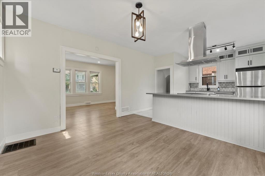 Photo 10 of 1516 Dougall Avenue, Windsor ON
