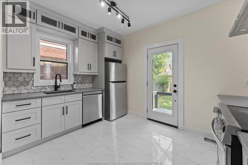 Photo 12 of 1516 Dougall Avenue, Windsor ON