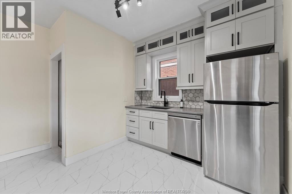 Photo 13 of 1516 Dougall Avenue, Windsor ON