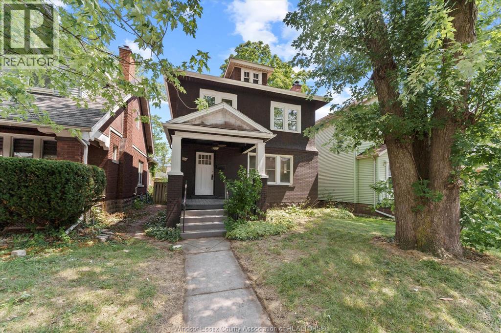 Photo 3 of 1516 Dougall Avenue, Windsor ON