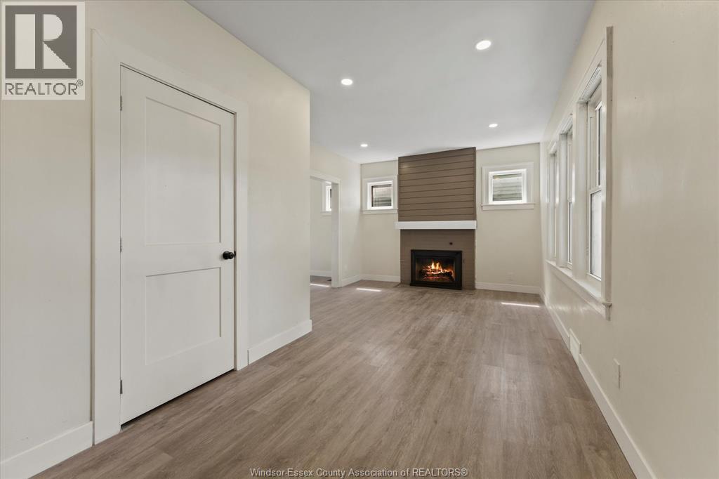 Photo 5 of 1516 Dougall Avenue, Windsor ON