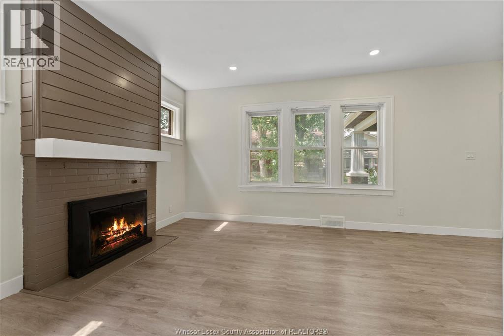 Photo 8 of 1516 Dougall Avenue, Windsor ON