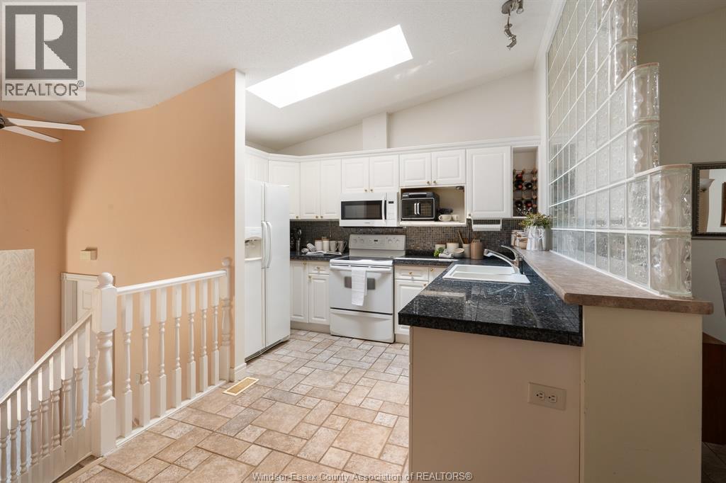 Photo 5 of 186 Bennie Avenue, Leamington ON