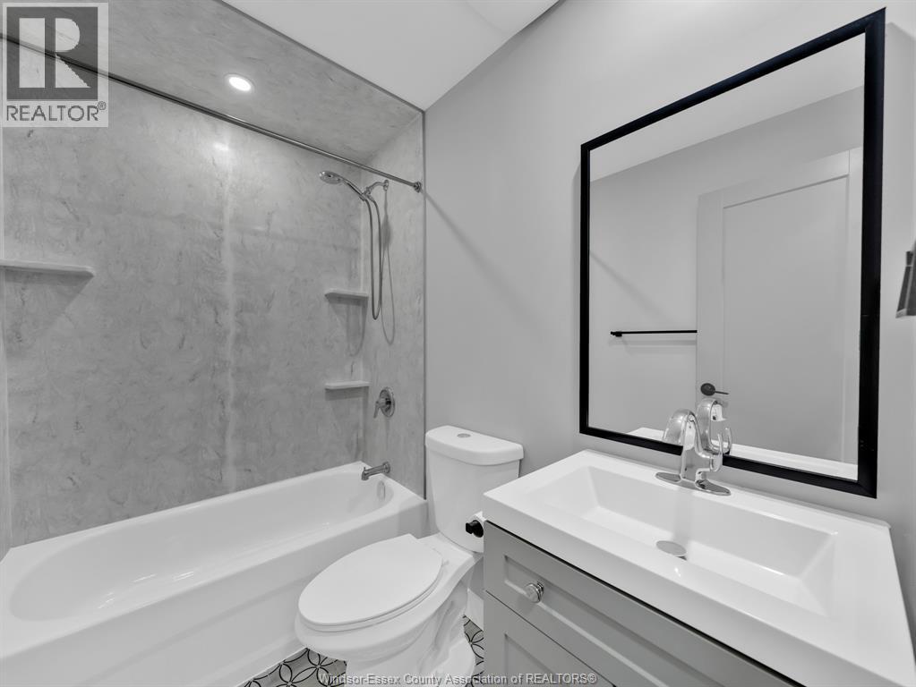 Photo 5 of 1904 Olive Unit 2, Windsor ON