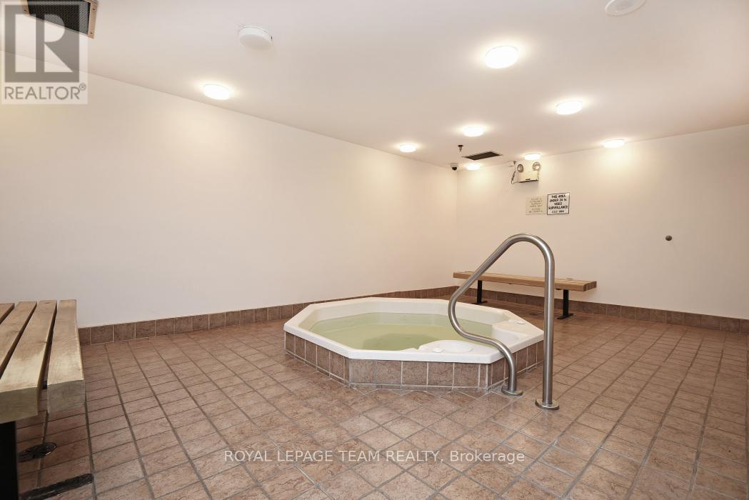 Photo 11 of 904 2871 Richmond Road, Ottawa ON