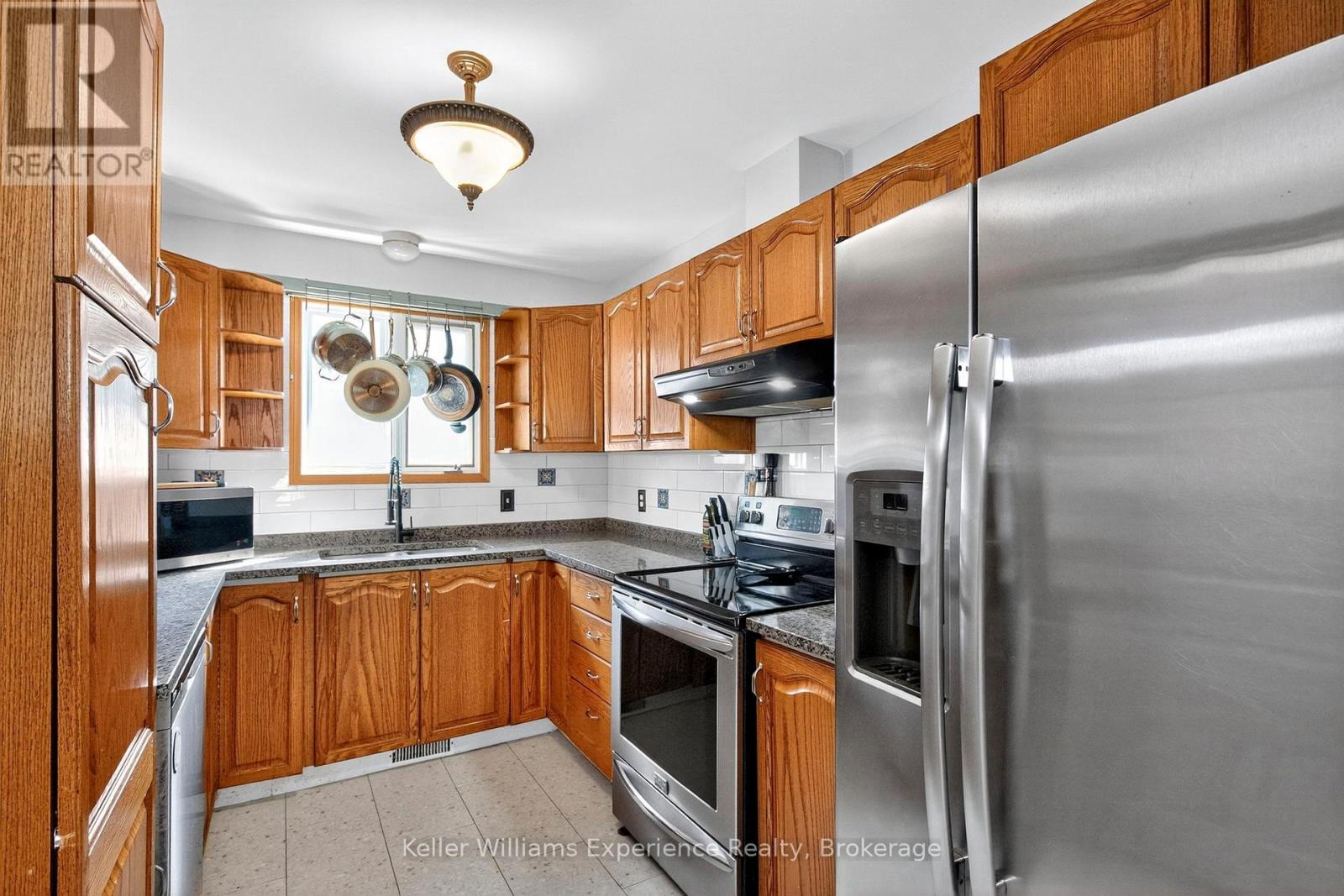 Photo 28 of 308 Assiniboia Street, Tay ON