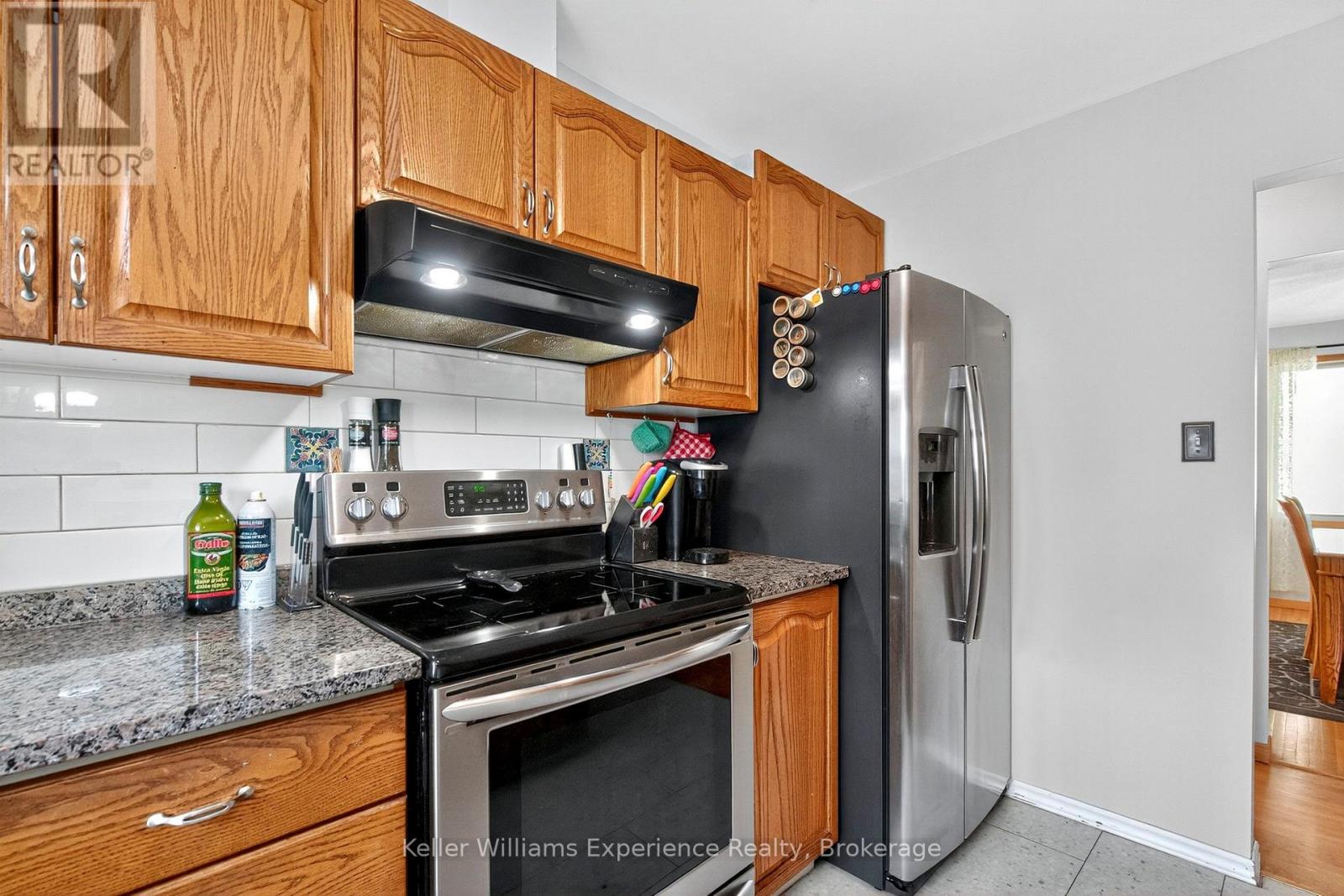 Photo 18 of 308 Assiniboia Street, Tay ON